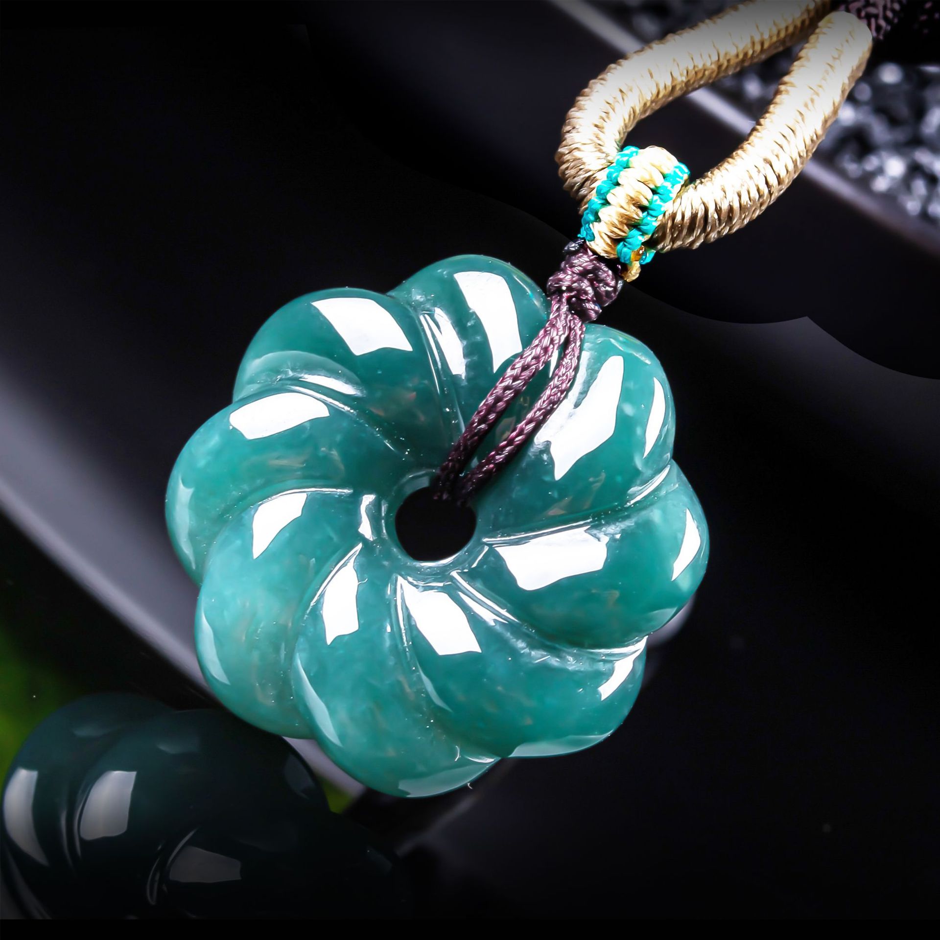 Natural Burmese Jadeite Flower - đánh giá và giá Woman Accessory